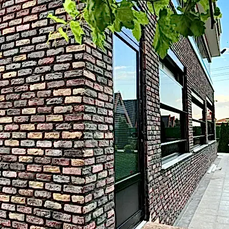 Dekoratif tuğla kaplama ile duvarlarınıza estetik ve sıcaklık katın.